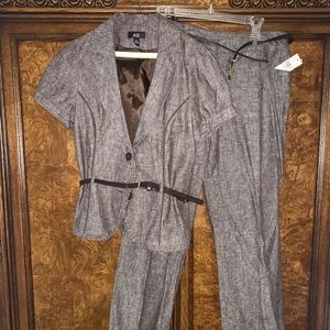 Women’s Pant Suit size 10